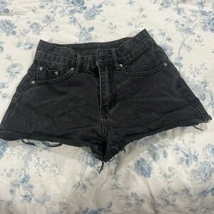 High-Waisted Black Jean Shorts with Frayed Hem